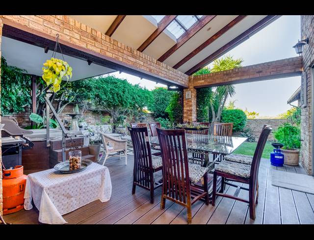 2 BEDROOM SECTIONAL TITLE RENTED IN BROMHOF
